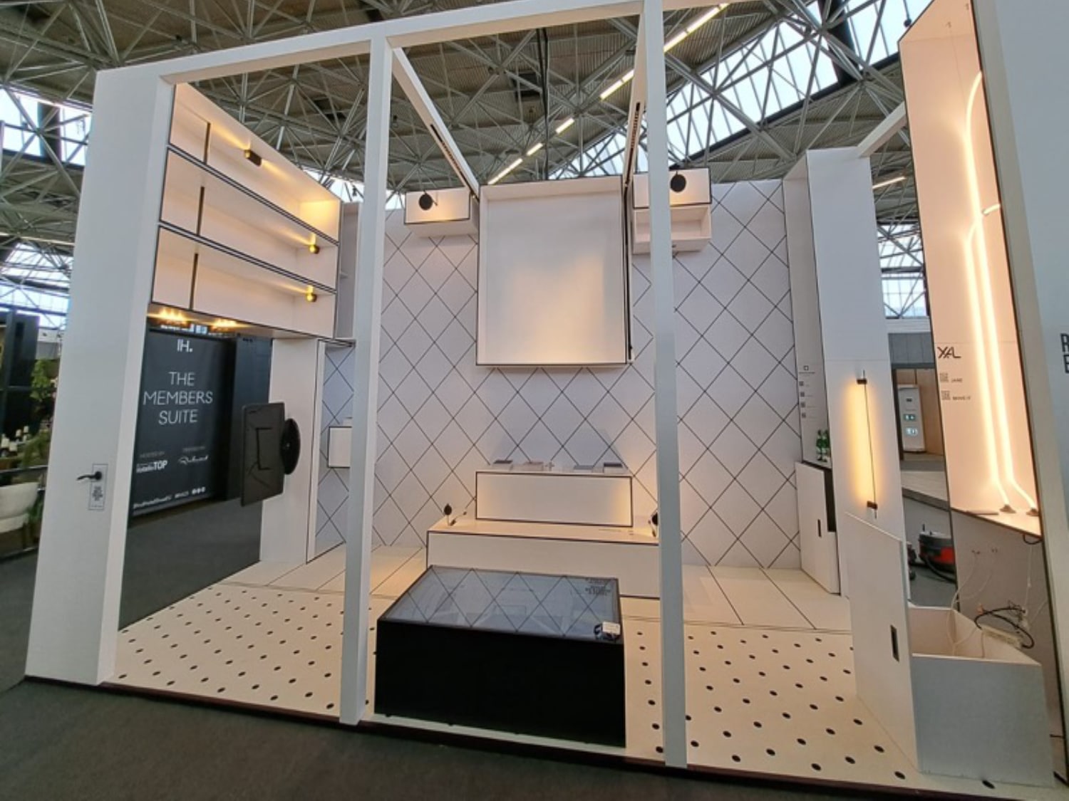 Wever & Ducre / XAL wint Best Stand Design Award